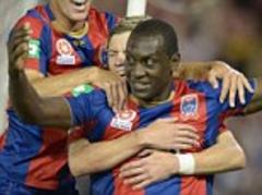 emile heskey staying at newcastle jets until 2014